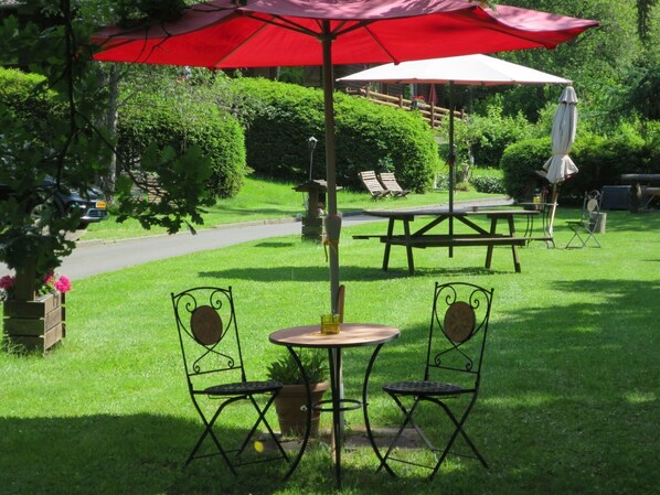 Plante, Table, Propriété, Meubles, Tableau De Plein Air, La Nature, Botanique, Ombre, Arbre, Mobilier De Jardin