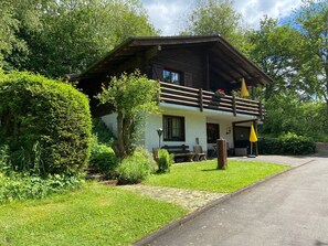 Plante, Bâtiment, Ciel, Fenêtre, Maison, Nuage, Arbre, Paysage Naturel, Lot Terre, Chalet