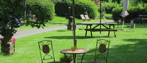 Plante, Table, Propriété, Meubles, Tableau De Plein Air, La Nature, Botanique, Ombre, Arbre, Mobilier De Jardin