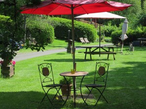 Pflanze, Tabelle, Eigentum, Möbel, Tisch Im Freien, Natur, Botanik, Schatten, Baum, Gartenmöbel