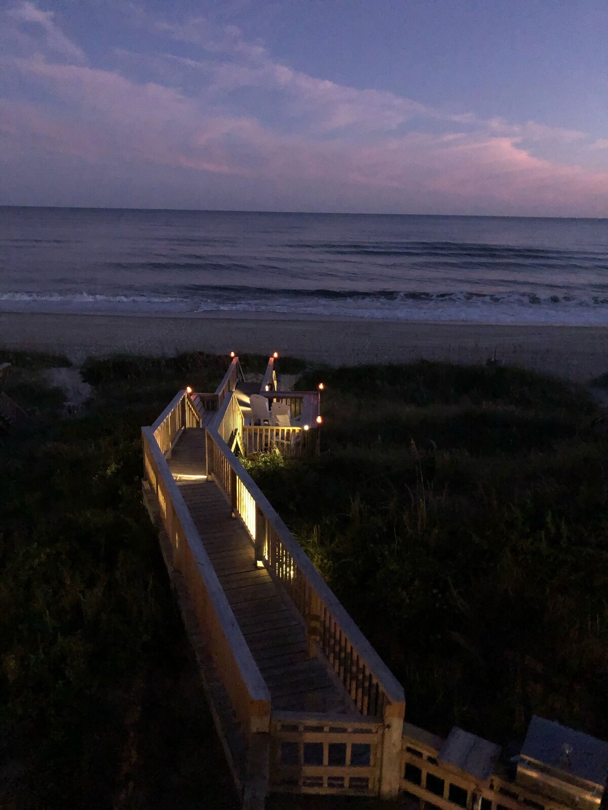 BEAUTIFUL OCEANFRONT with gorgeous views! 2 king beds, 3 queen beds and 4 twins.