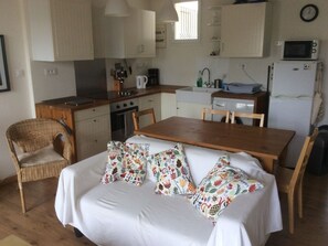 Apart 1, living room/kitchen