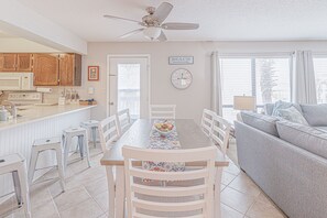 Dining area with seating for 6 at the table