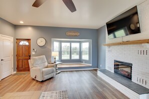 Living Room | A/C | Smart TV