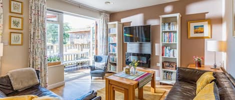 Spacious, bright and cosy living room