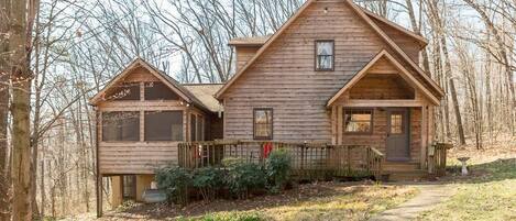 Gorgeous cabin situated on 11 acres, close driving distance to Harrisonburg