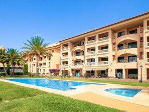 Eigentum, Gebäude, Wohnung, Resort, Grundeigentum, Eigentumswohnung, Schwimmbad, Wohngebiet, Haus, Estate