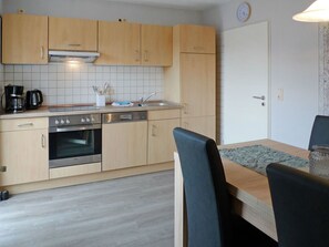 Countertop, Zimmer, Eigentum, Möbel, Küche, Cabinetry, Major Appliance, Herd, Fussboden, Gebäude