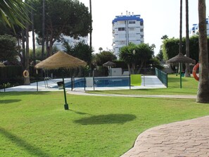 Gras, Sportveranstaltung, Rasen, Öffentlicher Raum, Baum, Park, Die Architektur, Kunstrasen, Freizeit, Spielplatz