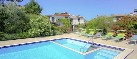 Piscine, Propriété, Maison, Immobilier, Bâtiment, Loisir, Domicile, Zone Résidentielle, Biens, Herbe