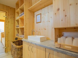 Cabinetry, Eigentum, Holz, Gebäude, Küche, Countertop, Interior Design, Die Architektur, Flooring, Regale