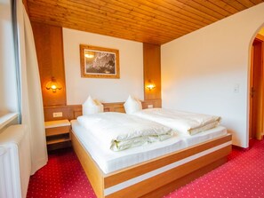 Schlafzimmer, Bett, Zimmer, Möbel, Eigentum, Bettdecke, Bettrahmen, Matratze, Matratzenauflage, Suite