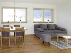 Möbel, Zimmer, Fussboden, Wohnzimmer, Eigentum, Holzboden, Interior Design, Laminatboden, Tabelle, Kaffetisch