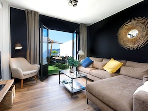 Zimmer, Möbel, Eigentum, Interior Design, Wohnzimmer, Gebäude, Suite, Fussboden, Wand, Grundeigentum