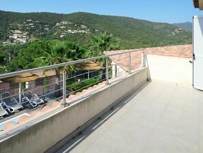 Propriété, Balcon, Balustrade, Immobilier, Rail Garde, Architecture, Maison, Appartement, Toit, Bâtiment