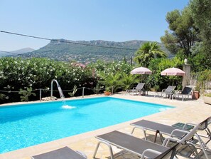 L'Eau, Ciel, Propriété, Piscine, Plante, Bleu Azur, Arbre, Chaise, Ombre, Bâtiment