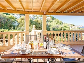 Table, Meubles, Vaisselle, Propriété, Plante, Bois, Design Intérieur, Chaise, Porche, Ciel
