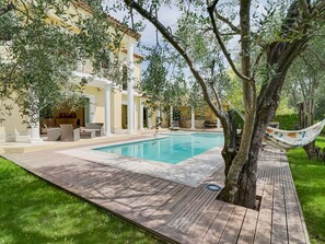 Propriété, Bâtiment, Maison, Piscine, Immobilier, Biens, Domicile, Architecture, Zone Résidentielle, Arbre