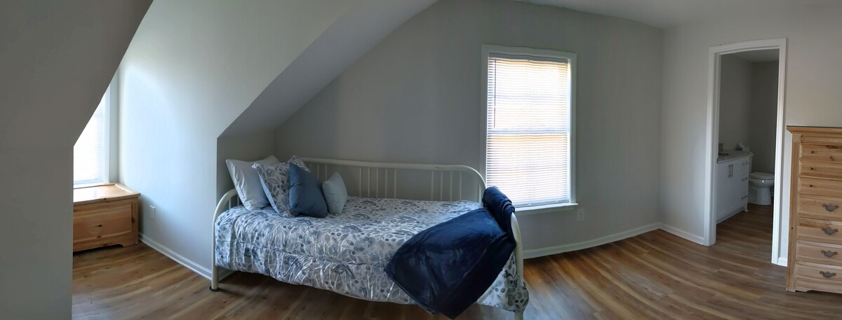 Augusta GA, Near Ft. Godon & ANGC, 6 Bedrooms En-Suites, sleeps 10-12
