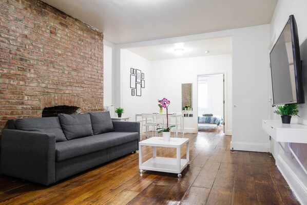 Living room space with Huge sofa and smart Tv with Netflix included!