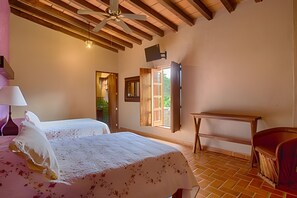 On site,Seating area,Area and facilities,Bed,Decorative detail,Photo of the whole room,Location,View(from property / room)