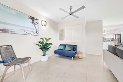 Crystal Shores Unit 1, 200m to beach, dog friendly