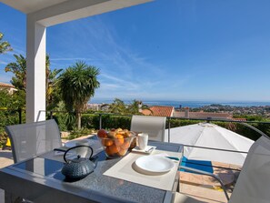 Propriété, Immobilier, Maison, Ciel, Pièce, Bâtiment, Domicile, Table, Meubles, Vacances