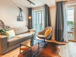 Room, Furniture, Property, Interior Design, Living Room, Curtain, Floor, Building, Table, Real Estate