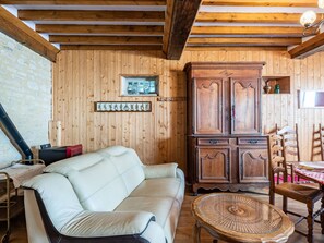 Tabelle, Möbel, Eigentum, Bilderrahmen, Holz, Couch, Interior Design, Wohnzimmer, Beleuchtung, Fussboden