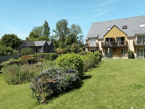 Eigentum, Zuhause, Haus, Grundstueck, Grundeigentum, Garten, Natürliche Landschaft, Hütte, Garten, Gebäude