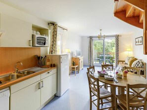 Property, Room, Furniture, Building, Yellow, Interior Design, Kitchen, Ceiling, Floor, House