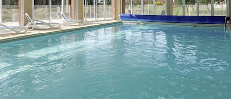 Swimming Pool, Property, Leisure Centre, Leisure, Water, Building, Real Estate, Resort, Floor, Recreation