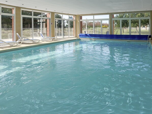 Piscine, Propriété, Centre De Loisirs, Loisir, L'Eau, Bâtiment, Immobilier, Recours, Sol, Des Loisirs