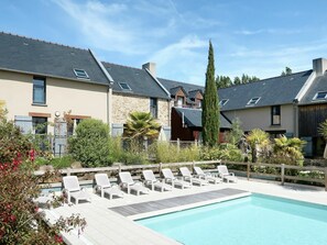 Propriété, Zone Résidentielle, Maison, Domicile, Piscine, Bâtiment, Immobilier, Arrière-Cour, Toit, Chalet