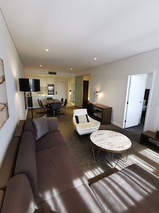 Luxury 2 bed & 2 bath Apt in Chatswood