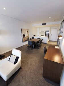 Luxury 2 bed & 2 bath Apt in Chatswood