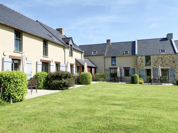 Propriété, Maison, Domicile, Bâtiment, Immobilier, Biens, Zone Résidentielle, Chalet, Lot Terre, Herbe