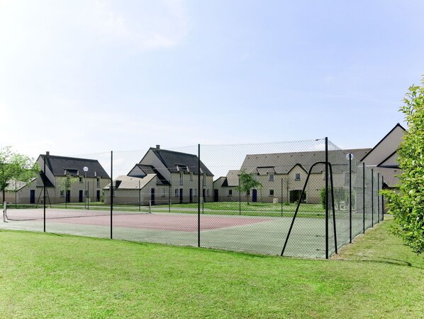 Sky, Building, Property, Plant, House, Window, Land Lot, Tree, Grass, Fence