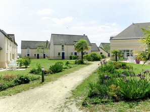 Ciel, Plante, Bâtiment, Propriété, Nuage, Fenêtre, Fleur, Maison, Lot Terre, Arbre