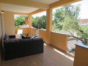 Plante, Fenêtre, Bois, Bâtiment, Ombre, Plante D'Appartement, Sol, Salon, Arbre, Sol