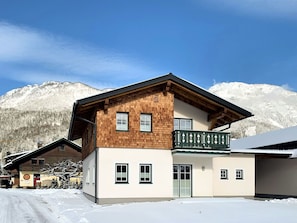 Maison, Propriété, Neige, Domicile, L'Hiver, Montagne, Architecture, Ciel, Toit, Bâtiment