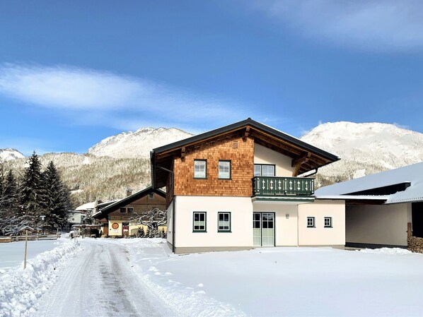 Sky, Cloud, Building, Snow, Property, Window, Mountain, Nature, House, Tree