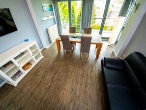 Gebäude, Pflanze, Holz, Flooring, Tabelle, Fussboden, Fenster, Hartholz, Baum