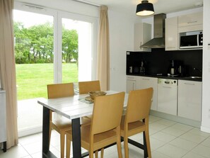 Meubles, Pièce, Propriété, Cuisine, Bâtiment, Design Intérieur, Cabinetry, Comptoir, Maison, Table