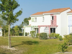 Maison, Propriété, Domicile, Zone Résidentielle, Bâtiment, Immobilier, Quartier, Lot Terre, Architecture, Arbre