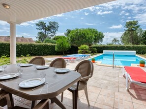 Meubles, Ciel, Table, Propriété, Plante, Chaise, Bleu Azur, Piscine, L'Eau, Nuage