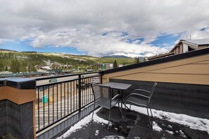 SWP 286 Arrow rooftop view