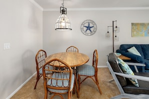 Shipwatch 214 - Dining Space