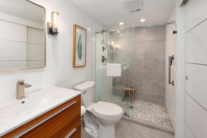 Shipwatch 214 - primary Bathroom
