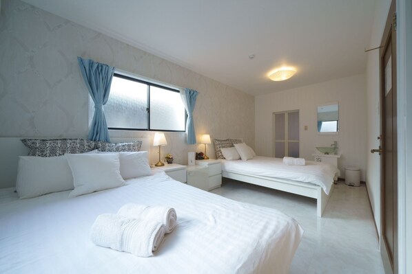 Double bed (for 4 people)